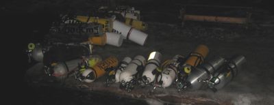 Deko- ja stagepulloja Ojamolla, tammikuu 2006. Kuva: Juhani Salo